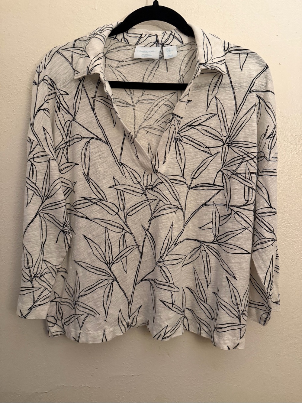 Cynthia Rowley size L 3/4 Sleeve Black and White Linen Top with Leaf Print - Picture 2 of 7